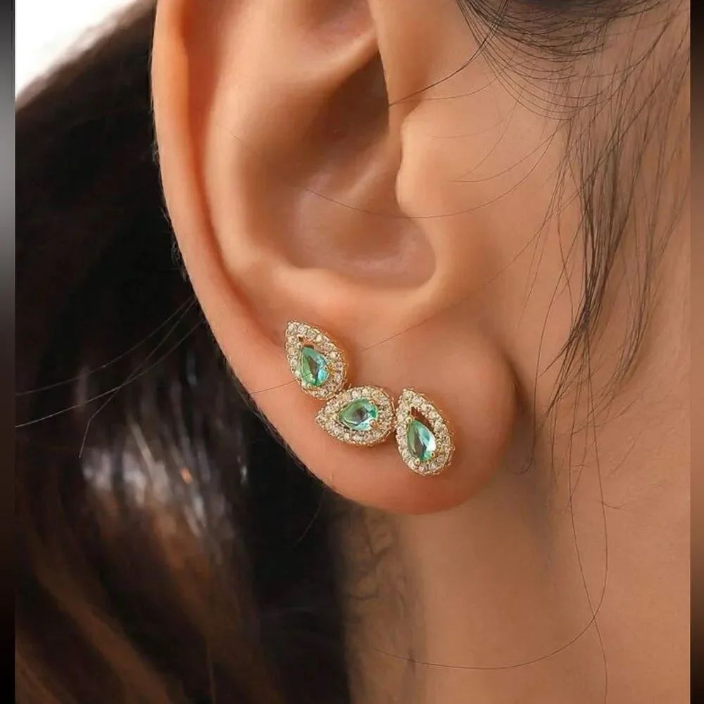 Bohemian green stud earrings A484